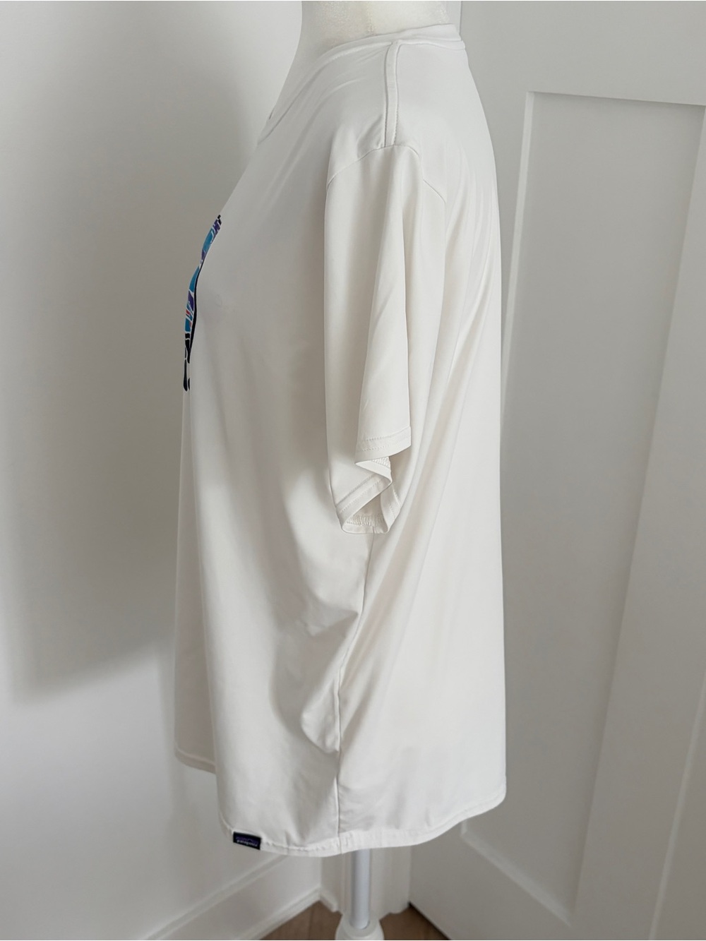 Patagonia Capilene Cool Daily Shirt XL White Graphic Logo Short Sleeve Tee*4 - Picture 2 of 5